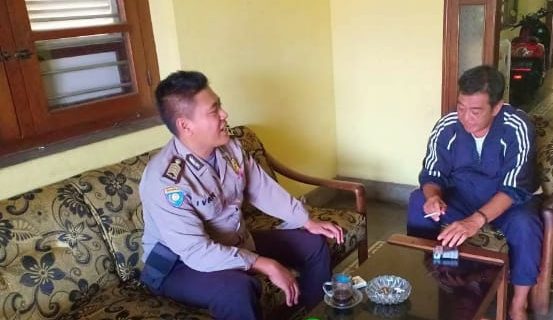 Kunjungan Tokoh Masyarakat Bhabinkamtibmas Desa Sumberejo Polsek Batu Kota Polres Batu Sampaikan Pesan Kamtibmas