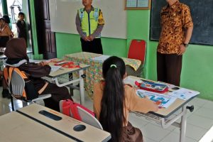 Giat Bintibluh Bhabinkamtibmas Kelurahan Temas Polsek Batu Kota Di SD Negeri Temas 02 Batu