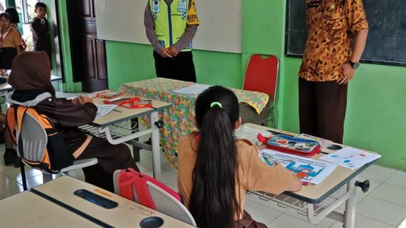 Giat Bintibluh Bhabinkamtibmas Kelurahan Temas Polsek Batu Kota Di SD Negeri Temas 02 Batu