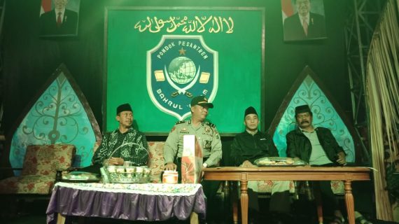 KANIT SABHARA POLSEK NGANTANG POLRES BATU MENGHADIRI PAWAI TA’ARUF DI PONPES BAHRUL ULUM DS. KAUMREJO KEC. NGANTANG 