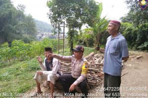 Kegiatan Sambang Kamtibmas Dan Silaturahmi ke Desa Serap Aspirasi Masyarakat Bhabinkamtibmas Kelurahan Songgokerto Polsek Batu Kota Polres Batu