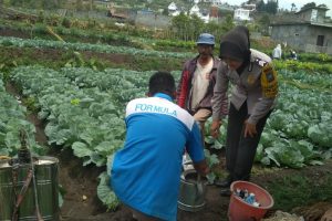 Bhabinkamtibmas Tatap Muka DDS Warga, Sinergi Masyarakat Tani Bhabin Desa Pesanggrahaan Polsek Batu Polres Batu Titipkan Pesan Kamtibmas