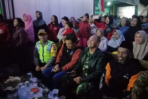 Kegiatan Sinergitas Tiga Pilar,  Bhabinkamtibmas Kelurahan Temas Polsek Batu Kota Hadir Malam Pentas Seni.