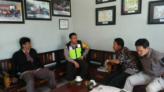 Upayakan dan Bangun Preventif di Wilayah, Silaturahmi Kamtibmas Bersama Perangkat Kelurahan Bhabinkamtibmas Kelurahan Sisir Polsek Batu Kota