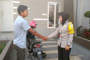 Bhabinkamtibmas Desa Pesanggrahaan Polsek Batu Kota sambang warga perumahan Sampaikan Pesan Kamtibmas