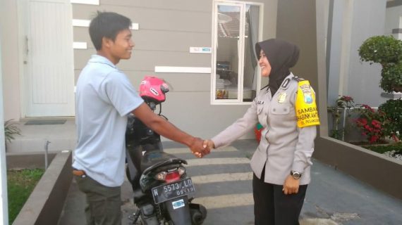 Bhabinkamtibmas Desa Pesanggrahaan Polsek Batu Kota sambang warga perumahan Sampaikan Pesan Kamtibmas