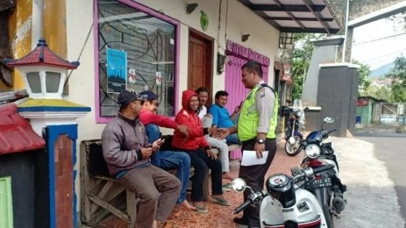 Kanit Bimmas Polsek Batu Sambangi Paguyuban Ojek Wisata Songgoriti himbau agar tetap mematuhi peraturan lalu lintas 