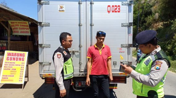 Kapolsek Bumiaji Pimpin pelaksanaan Razia Ranmor untuk melaksanakan Giat Imbangan Ops Sikat Semeru 2018 