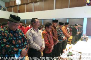Bhabin Kelurahan Songgokerto Polsek Batu Hadiri Malam Pentas Seni Mahasiswa YPPII Batu