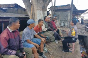Sambang Ke Pangkalan Ojek Bhabinkamtibmas Kel Temas Polsek Batu Kota Sampaikan Pesan Kamtibmas Tatib Lalin