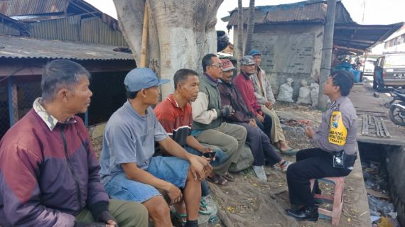Sambang Ke Pangkalan Ojek Bhabinkamtibmas Kel Temas Polsek Batu Kota Sampaikan Pesan Kamtibmas Tatib Lalin