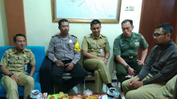 Tingkatkan Sinergitas Tiga Pilar Bhabinkamtibmas Kelurahan Songgokerto Polsek Batu Kota Menerima Kunjungan Kades/Lurah Se Kec.Batu Untuk Bersama Sama Menjaga Wilayah