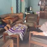 Sambang Sore Silaturahmi Ke Rumah Tokoh Masyarakat Bhabin Desa Sumberejo Polsek Batu Kota Sampaikan Pesan Kamtibmas