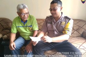 Pelayanan Prima Kepolisian Pemberitahuan Masa Berlaku SIM Bhabin Kel.Songgokerto Polsek Batu Kota Lakukan Kunjungan Warga