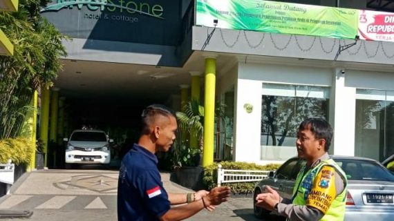 Kunjungi Satpam sebagai Pengemban Fungsi Kepolisian Terbatas Bhabin Kel Temas Polsek Batu Sampaikan Peningkatan Pam Swakarsa