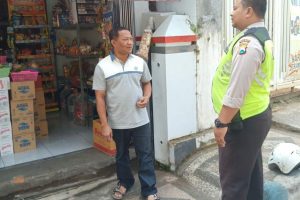Sambang Ke Tempat Usaha Kanit Binmas Polsek Batu Kota Polres Batu Sampaikan Pesan Kamtibmas Jaga keamanan Wilayah
