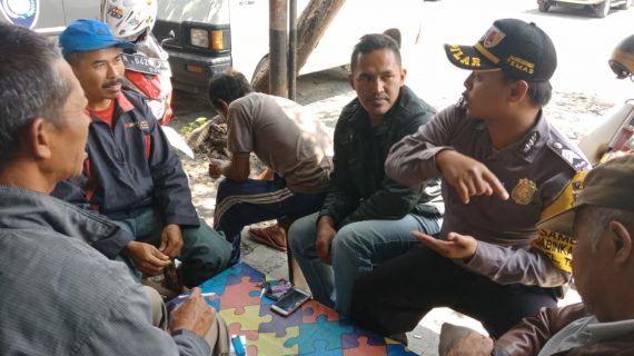 Sinergitas Masyarakat Bhabinkamtibmas Kelurahan Temas Polsek Batu Kota Polres Batu Sambangi Paguyuban Sopir Truk