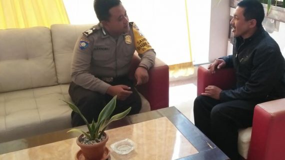 Anggota Bhabinkamtibmas Giat Silaturahmi, Kunjungan Dan Sambang Perhotelan Bhabin Desa Sidomulyo Polsek Batu Kota Polres Batu Sampaikan Pesan Kamtibmas