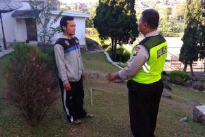 Bhabinkamtibmas Giat Silaturahmi Ke Warga, Sambut Pileg Damai Kanit Binmas Polsek Batu Kota Polres Batu, Lakukan Silaturahmi Kepada Tokoh Masyarakat