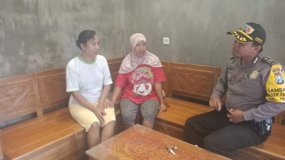 Sambang Ibu Rumah Tangga, Bhabinkamtibmas Kel Temas Polsek Batu Kota Polres Batu Jaga Kerukunan Tetangga.