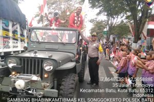 Bhabin Kelurahan Songgokerto Polsek Batu Kota Bersama Pelajar SD Songgokerto Sambut Kedatangan Atlet Paralayang Peraih Medali Asia Games