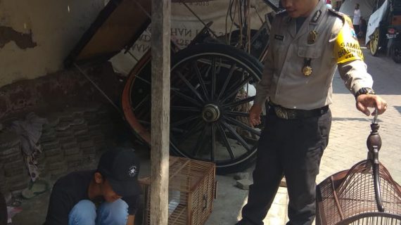 GIAT SAMBANG WARGA TINGKATKAN SILATURAHMI DAN KEDEKATAN DENGAN MASYARAKAT BHABIN KAMTIBMAS KELURAHAN NGAGLIK POLSEK BATU KOTA POLRES BATU