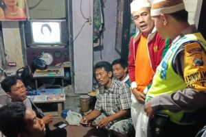 Bhabinkamtibmas Kelurahan Temas Polsek BatuPolres Batu Door To Door System Kunjungan Rumah Warga