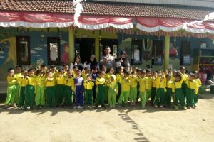 Bhabinkamtibmas Polsek Pujon Polres Batu Giat Polisi Sahabat Anak Di TK Al Karomah