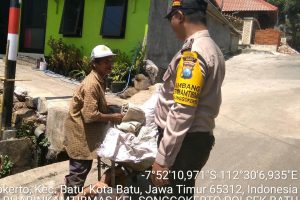 Door To Door System Kunjungan Rumah Warga Bhabinkamtibmas Kelurahan Songgokerto Polsek Batu Kota