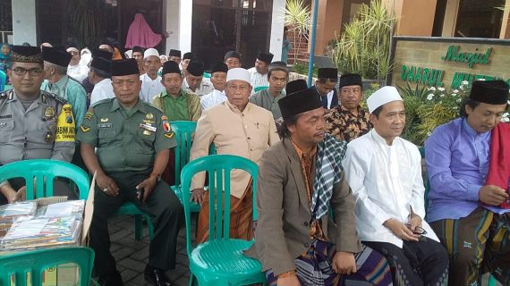 Bhabinkamtibmas Polsek Pujon Polres Batu Hadiri Pengajian Dan Santunan Anak Yatim Di Desa Tawangsari Kecamatan Pujon