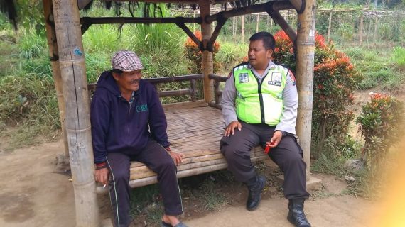 Kanit Binmas Polsek Batu Kota Silaturahmi Tokoh Masyarakat Sampaikan Pesan Kamtibmas