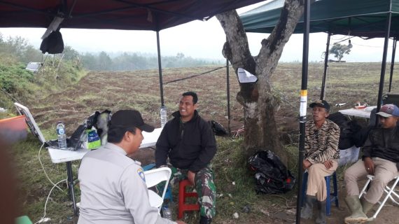 Anggota Bhabin Polsek Bumiaji Polres Batu Melaksanakan Pengamanan Shotting Film