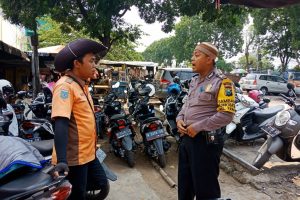 Sambang Juru Parkir Bhabin Kelurahan Temas Polsek Batu Kota Polres Batu Sampaikan Pesan Kamtibmas