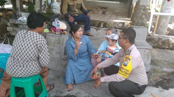 Sambang Sore Kunjungan Kerukunan Warga Bhabinkamtibmas Kelurahan Songgokerto Polsek Batu Kota Polres  Batu