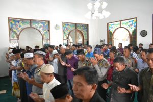 Kapolres Batu Beserta Bhayangkari melaksanakan Sholat Goib dan Do`a Bersama