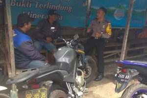 Sambang Ke Pangkalan Ojek Bhabinkamtibmas Kelurahan Ngaglik Polsek Batu Kota Sampaikan Pesan Kamtibmas Tatib Lalin