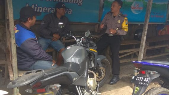 Sambang Ke Pangkalan Ojek Bhabinkamtibmas Kelurahan Ngaglik Polsek Batu Kota Sampaikan Pesan Kamtibmas Tatib Lalin
