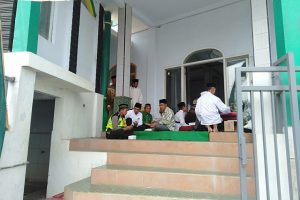 Bhabinkamtibmas Polsek Pujon Polres Batu Menghadiri Giat Pengajian Di Desa Pandesari