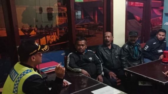 Tingkatkan Pam Swakarsa Bhabin Kelurahan Temas Polsek Batu Kota Sambang Satpam Pasar Batu