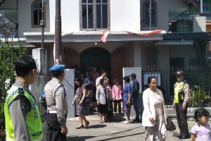Pujon Polres Batu Dan Anggota Pengamanan Giat Kebaktian Mingguan