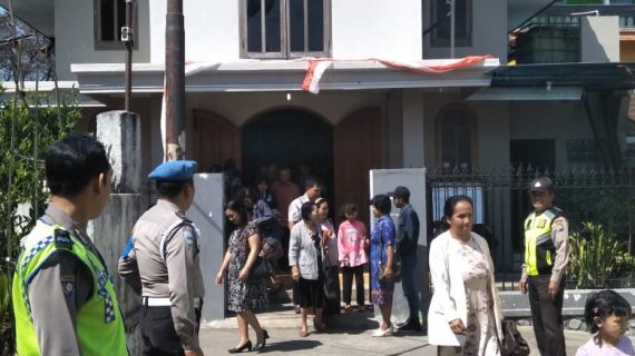 Kapolsek Pujon Polres Batu Dan Anggota Pengamanan Giat Kebaktian Mingguan