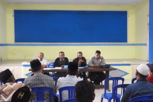 Bhabinkamtibmas Polsek Pujon Polres Batu Giat Penyuluhan Kepada Ketua RT Di Desa Tawangsari