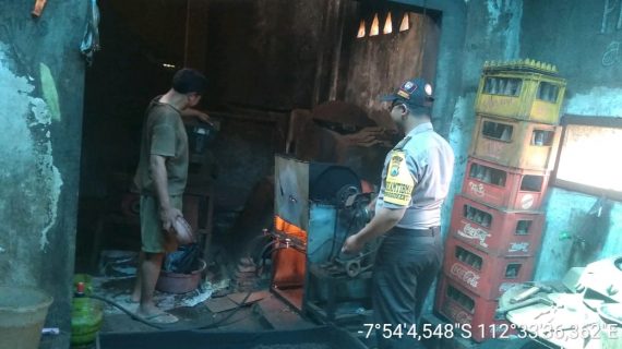 Sambang Tempat Usaha Selep Dan Penggorengan Biji Kopi Bhabin Kelurahan Songgokerto Polsek Batu Kota Ingatkan Waspada Bahaya Kebakaran