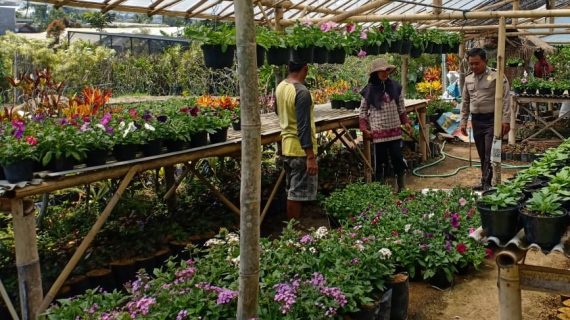 Giat Sambang Desa Bangun Partisipasi Masyarakat Terhadap Kamtibmas Bhabin Desa Sidomulyo Polsek Batu Polres Batu