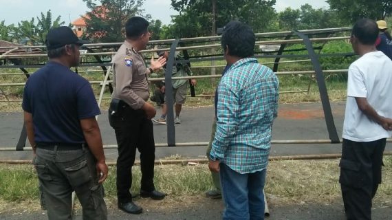 Pendekatan Jalin Mitra Kerja, Polsek Batu Kota Polres Batu Bersama BPBD Kota Batu Bantu Pelathan Bongkar Pasang Tenda