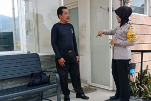 Tingkatkan Pam Swakarsa Bhabin Desa Pesanggrahaan Polsek Batu Kota Sambang Satpam Perumahan