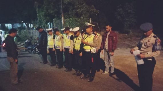 Anggota Bhabinkamtibmas Desa Pendem laksanakan pengamanan giat Sholawat Riyadul Jannah