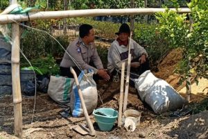 Guna Bersama-sama Ciptakan Harkamtibmas di Wilayahnya, Sambang Desa Bangun Partisipasi Masyarakat Terhadap Kamtibmas Bhabin Desa Sidomulyo Polsek Batu Polres Batu