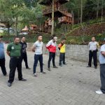 Peningkatan Pam Swakarsa Bhabin Desa Oro Oro Ombo Polsek Batu Kota Polres Batu Latihan PBB Satpam Batu Flower Garden
