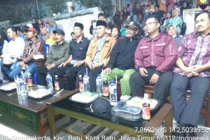 Bhabinkamtibmas Kelurahan Songgokerto Polsek Batu Hadiri Malam Pentas Seni Warga Lingkungan Tambuh
